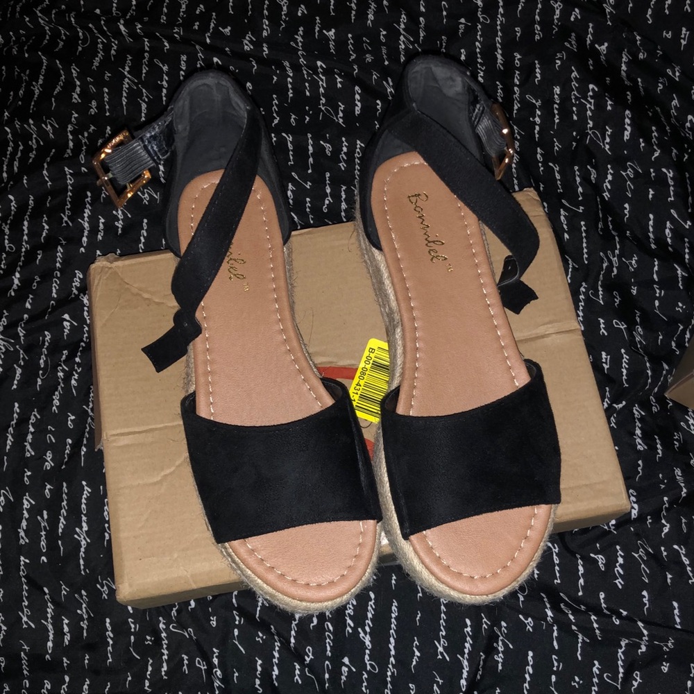 📍SOLD📍 - Picture 2 of 3